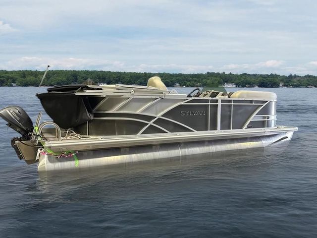 2022 Sylvan 8520 LZ