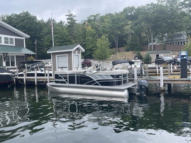 2022 Sylvan 8520 LZ