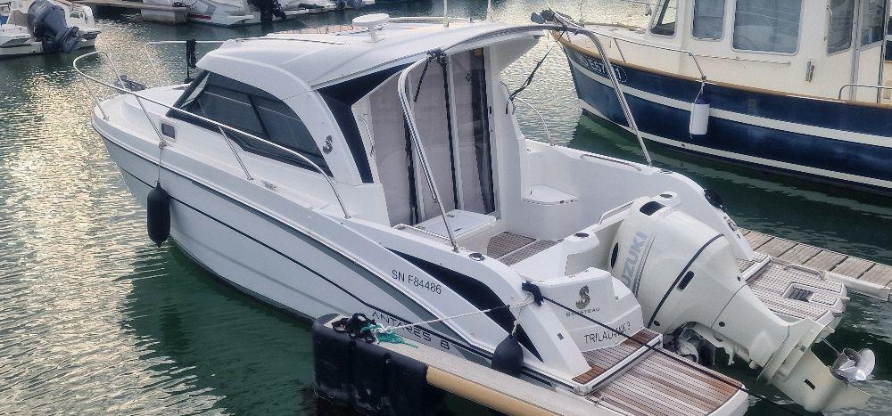 2019 Beneteau Antares 8 HB