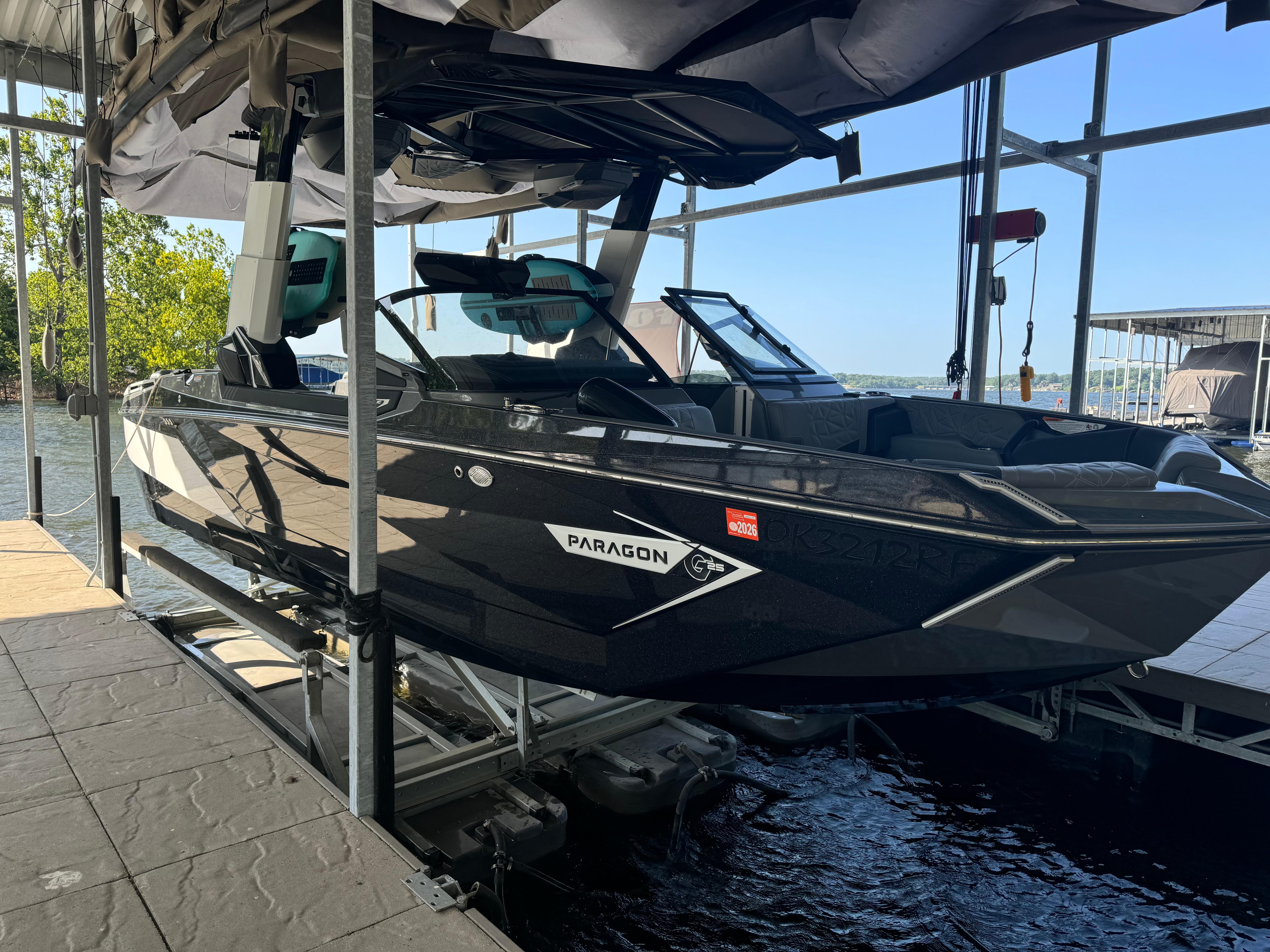 Nautique Super Air Nautique G25 Paragon 2023 Nautique Super Air Nautique G25 Paragon boat docked on a lift.
