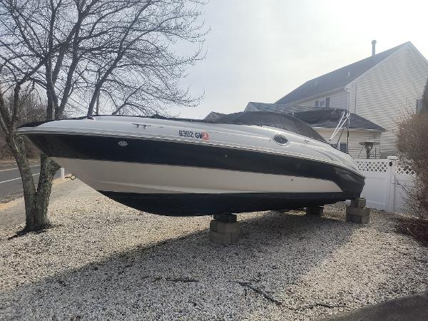 2004 Sea Ray 240 Sundeck
