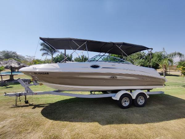 Sea Ray 240 Sundeck