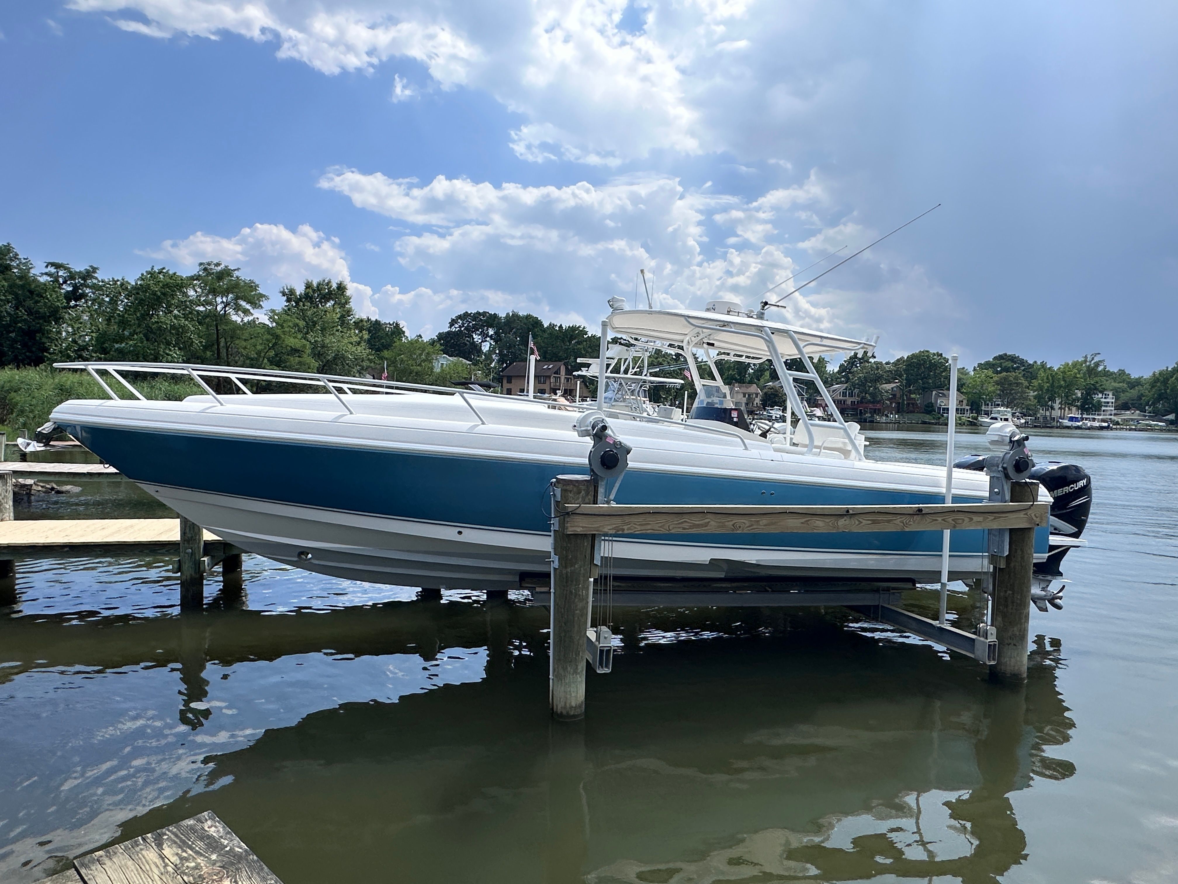 2007 Intrepid 370 Cuddy