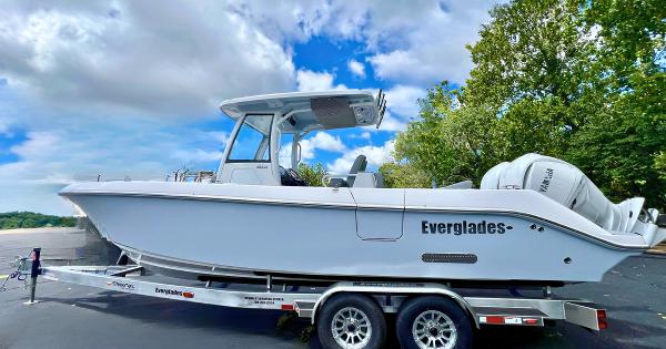 2024 Everglades 285 Center Console
