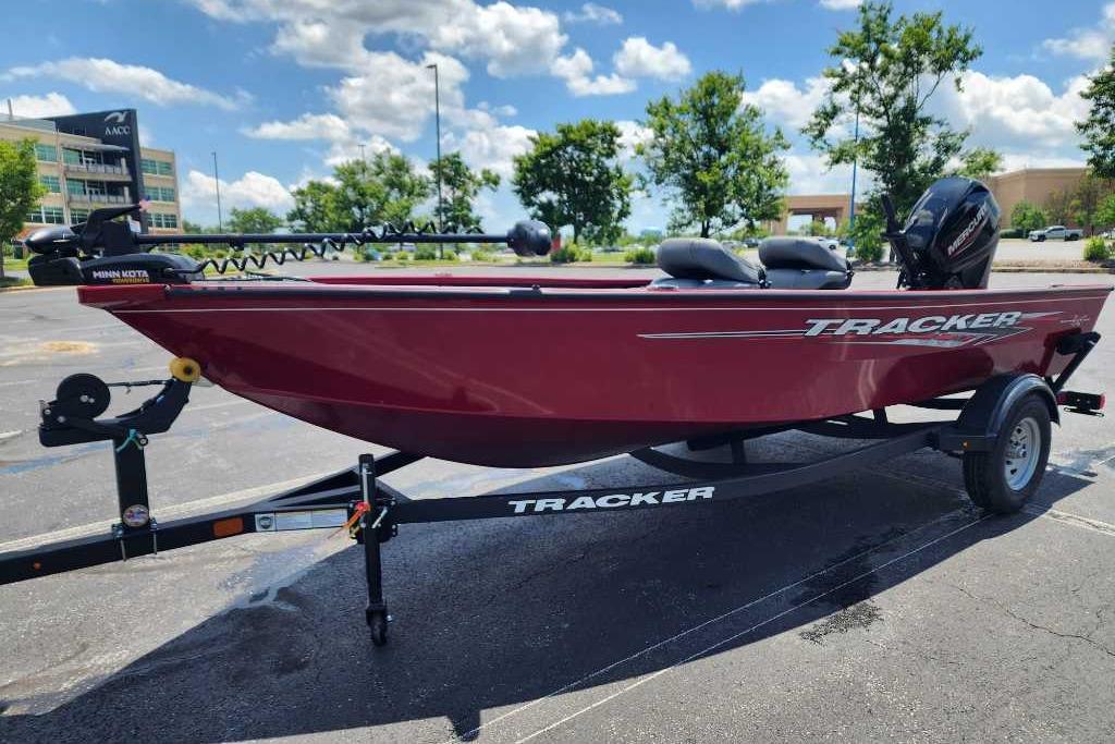 2025 Tracker Super Guide V-16 T