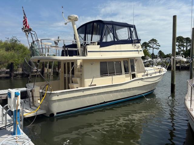 2006 Mainship 400 Trawler