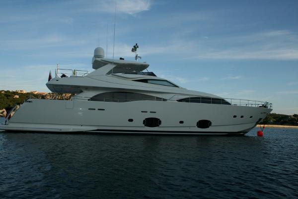 Ferretti Yachts Custom Line CL 97 at anchor