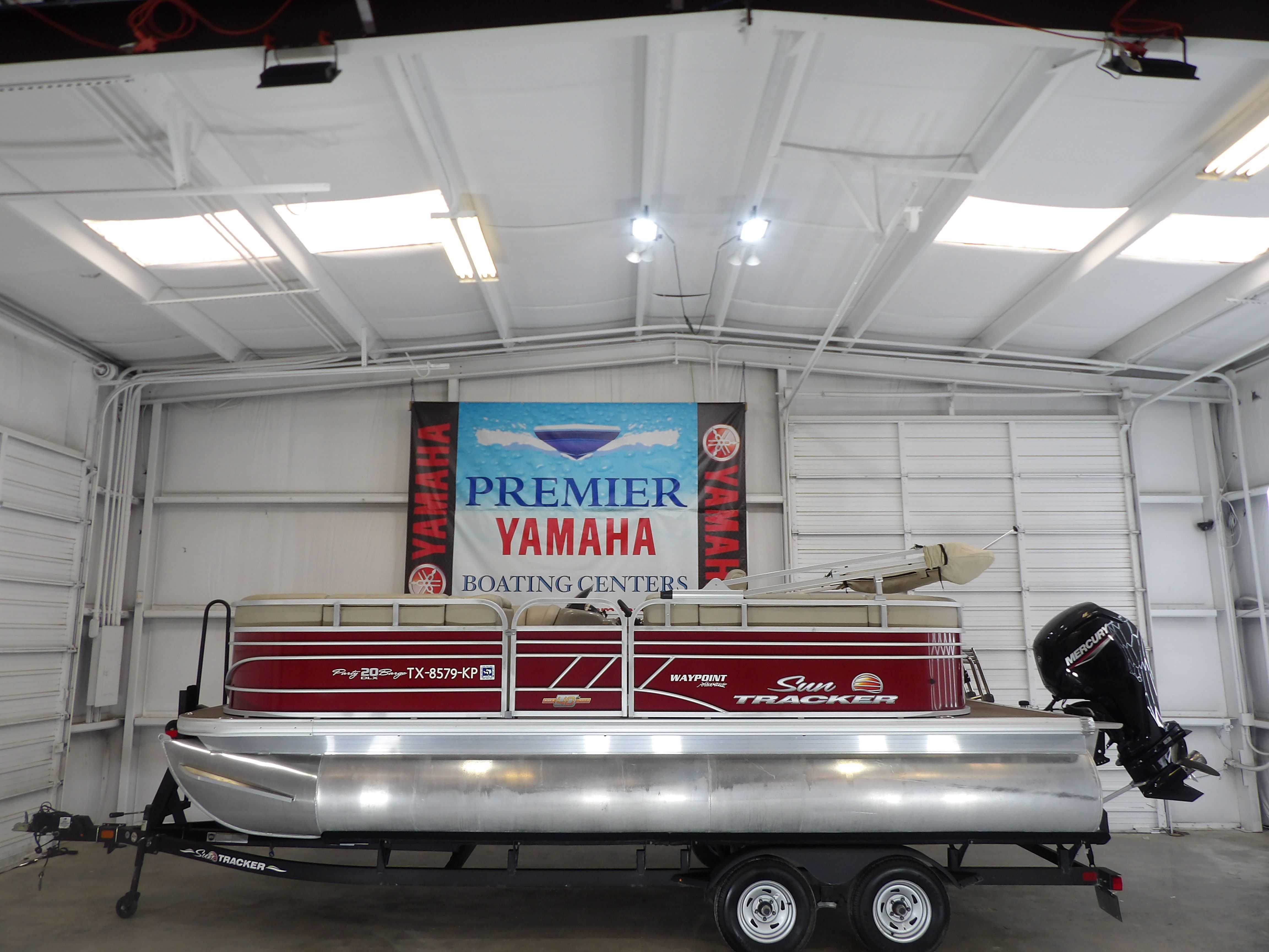 2023 Sun Tracker 20 DLX Party Barge