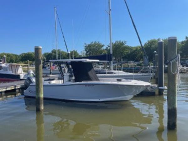2023 Robalo R270