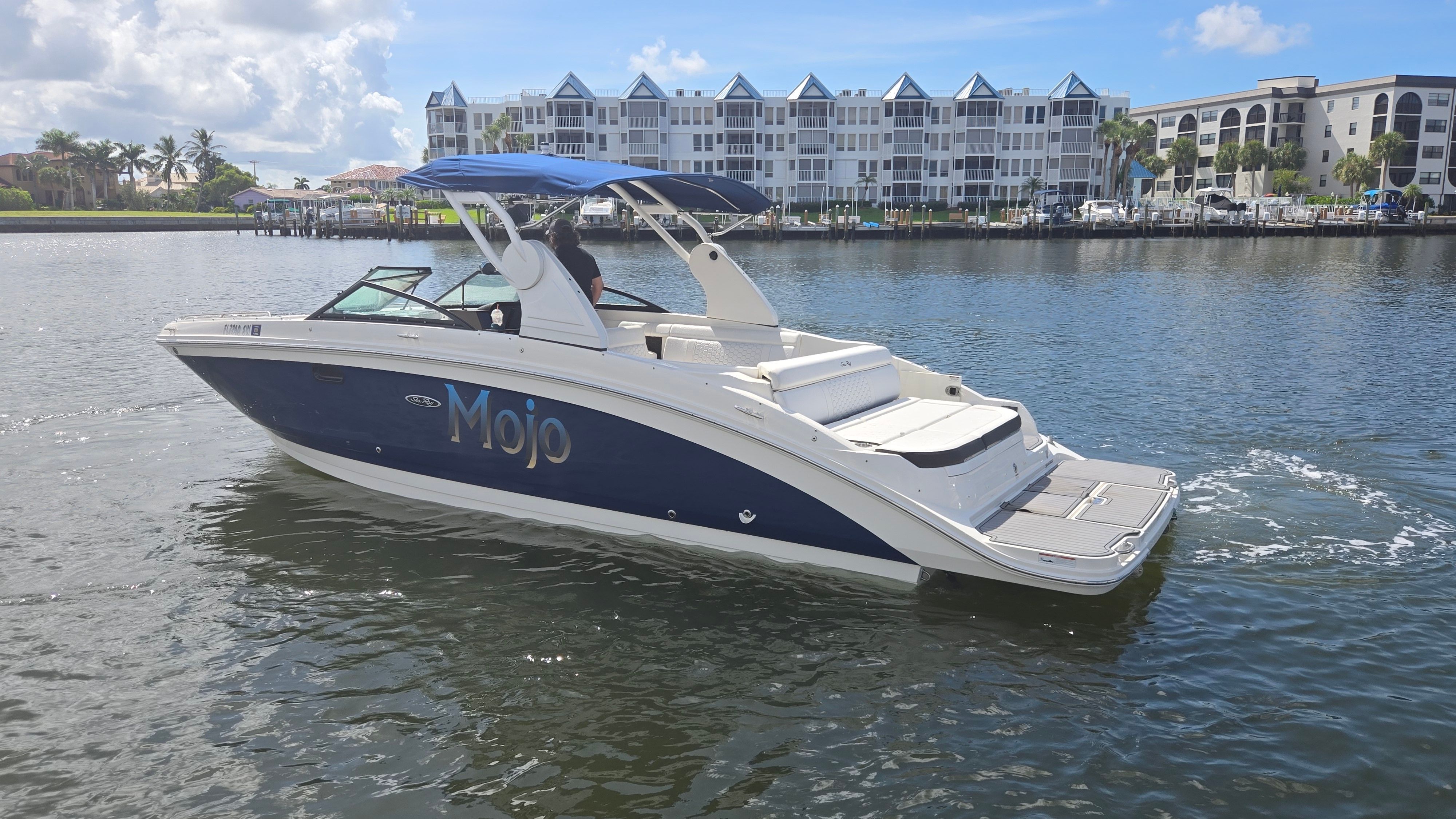 2019 Sea Ray SDX 270