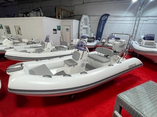 Grand Inflatables S420 2024 Grand Inflatables S420 boat displayed indoors on red carpet.