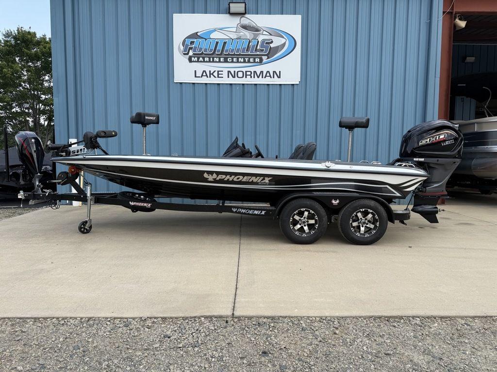 2025 Phoenix 819 ZXL