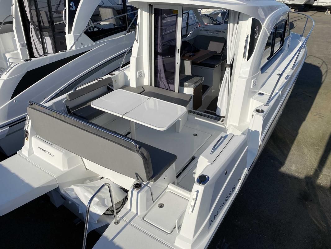 2023 Beneteau Antares 8 OB