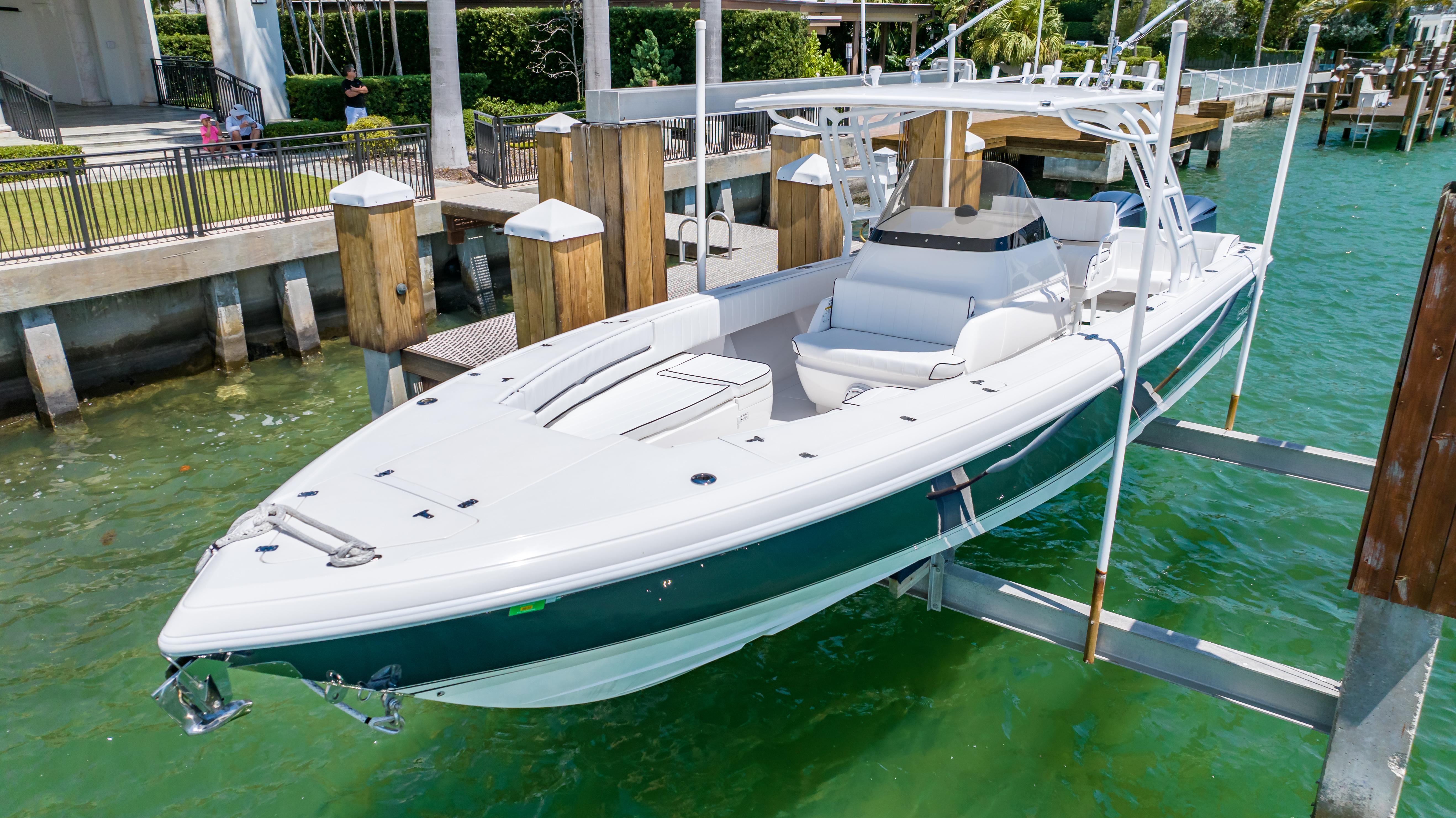 2011 Intrepid 323 OPEN