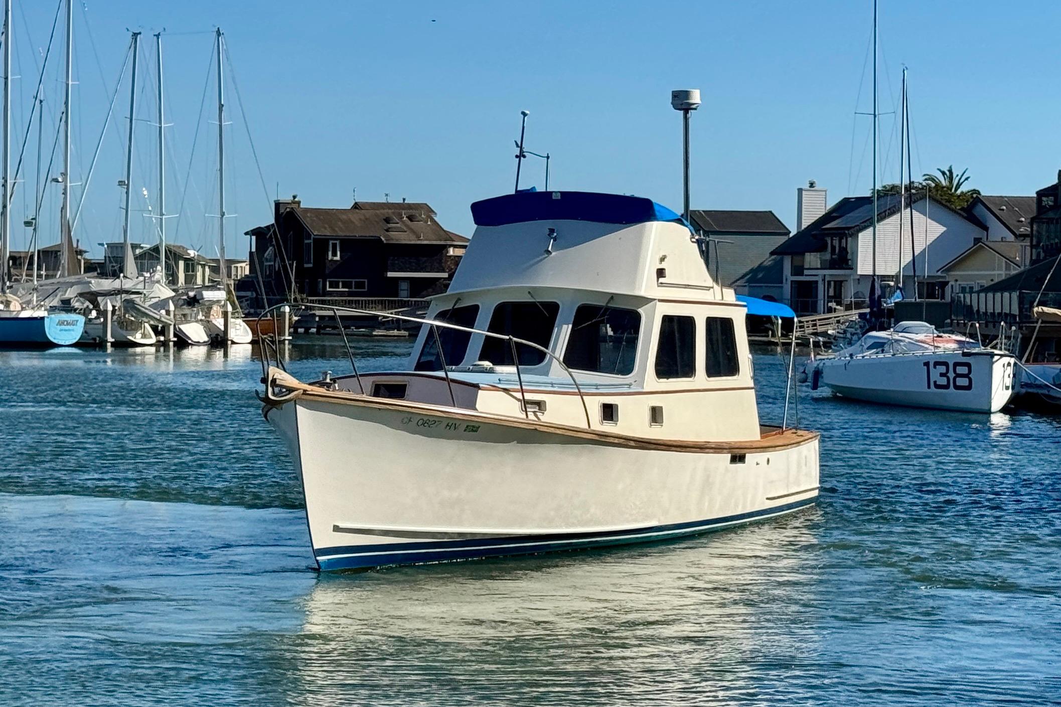 1982 Jarvis Newman Flybridge Cruiser