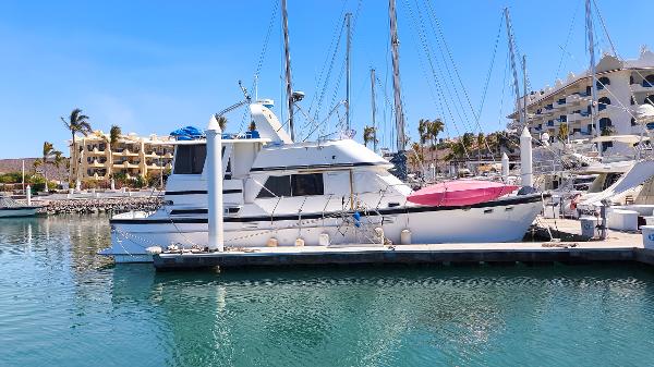 1985 Hershine 46 Cockpit Motoryacht