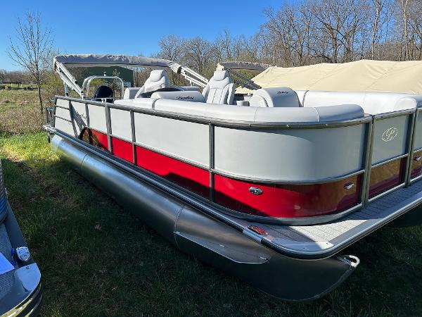 2024 Bentley Pontoons Legacy Swingback 220