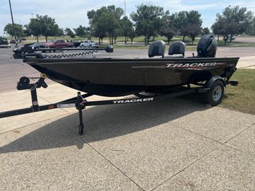 2025 Tracker Super Guide V-16 T