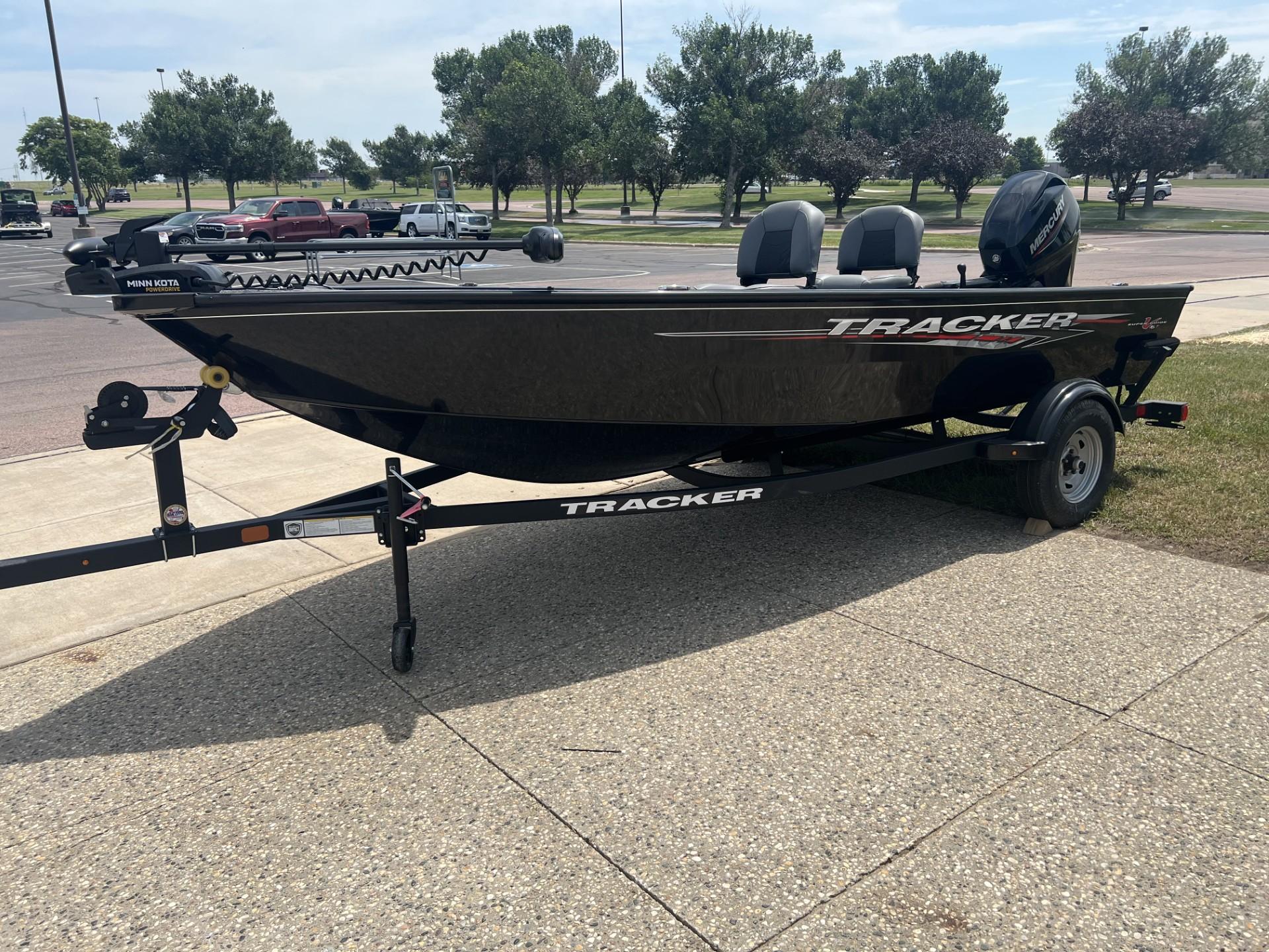 2025 Tracker Super Guide V-16 T