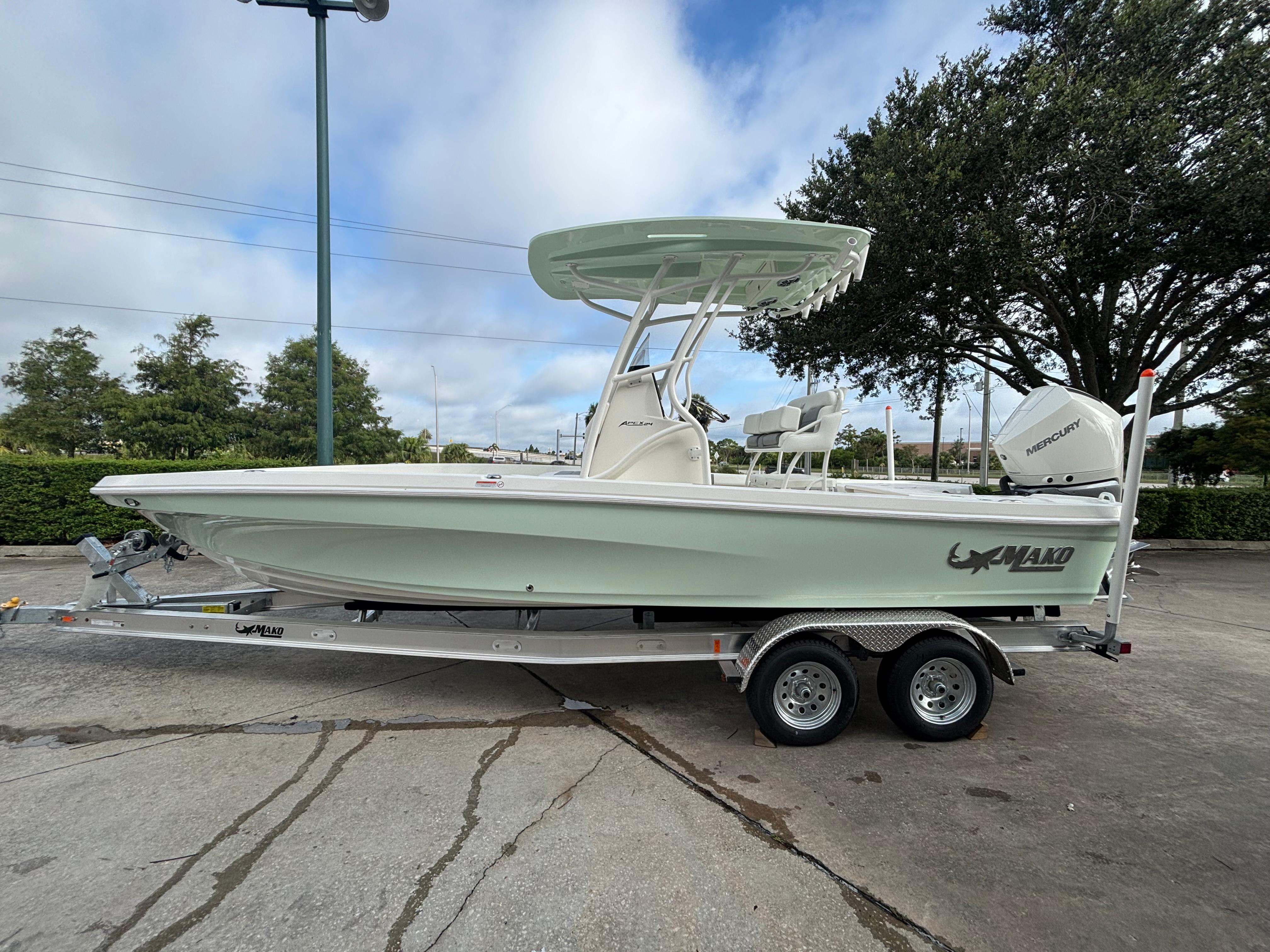 2025 Mako 24 APEX
