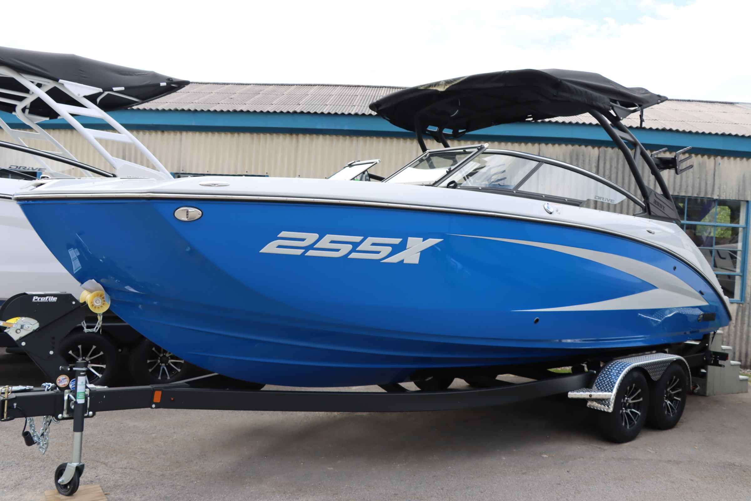 2025 Yamaha Boats 255XD