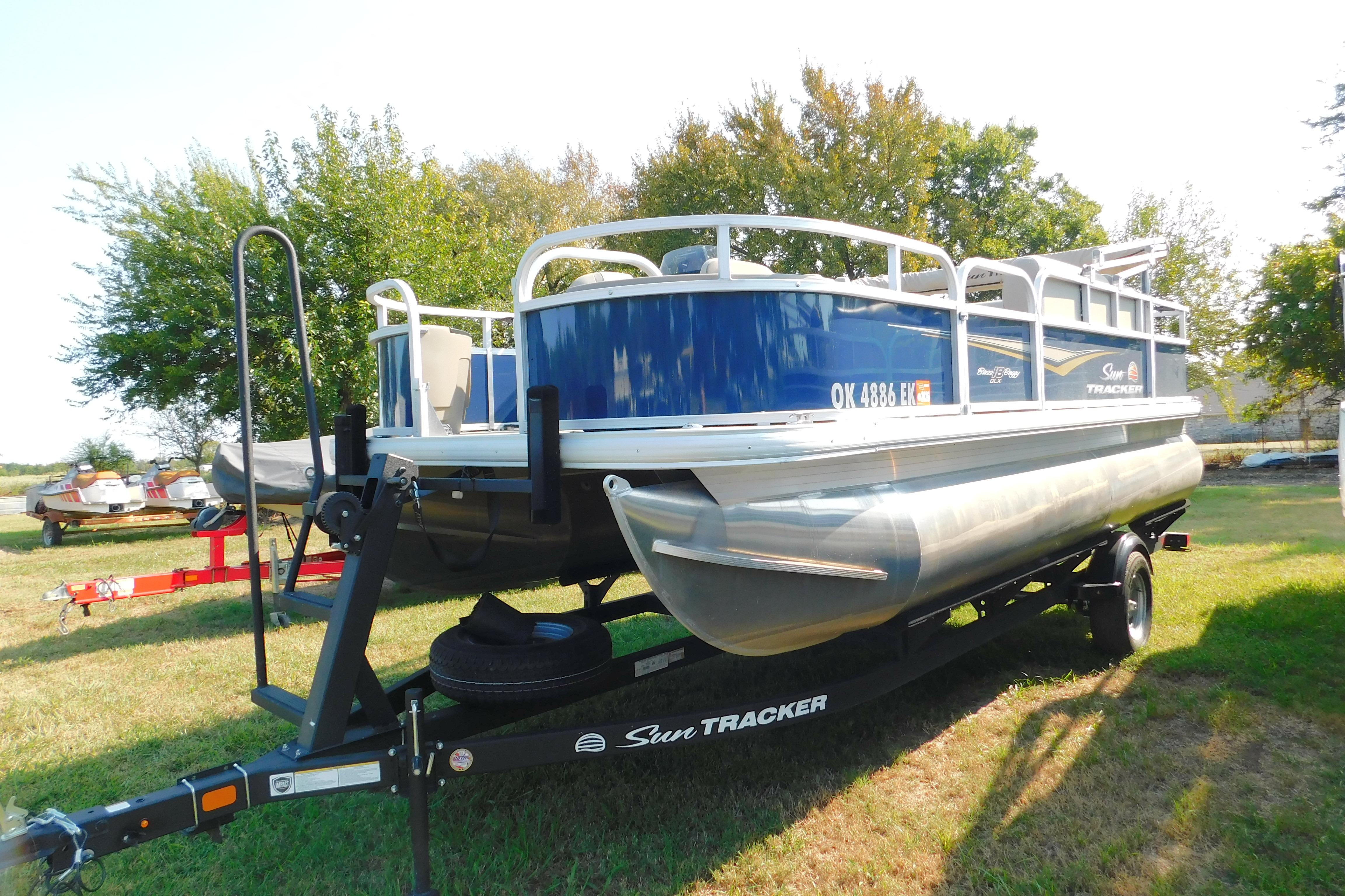 2025 Sun Tracker bass baggy