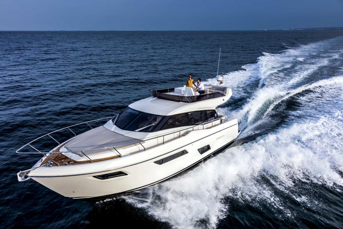 Ferretti Yachts 450 2017 Ferretti Yachts 450 cruising on open sea, showcasing sleek design and luxury.