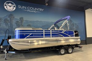 Bennington 21 SSB 2026 Bennington 21 SSB pontoon boat on trailer at Sun Country Inland showroom.