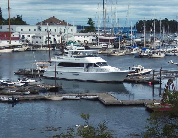 2001 Hatteras 75 Cockpit Motor Yacht