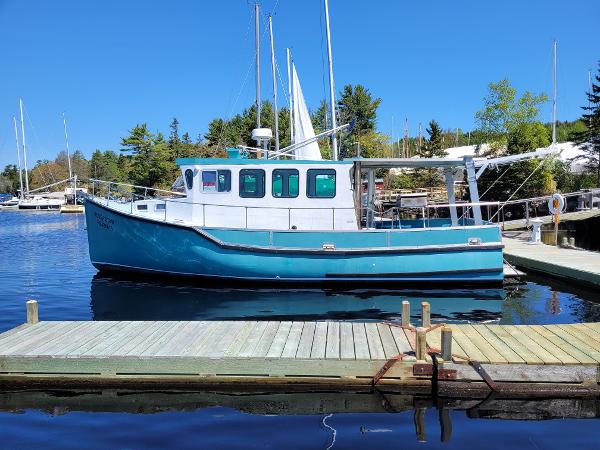 Custom Deschamp & Jackson Cape Island 32