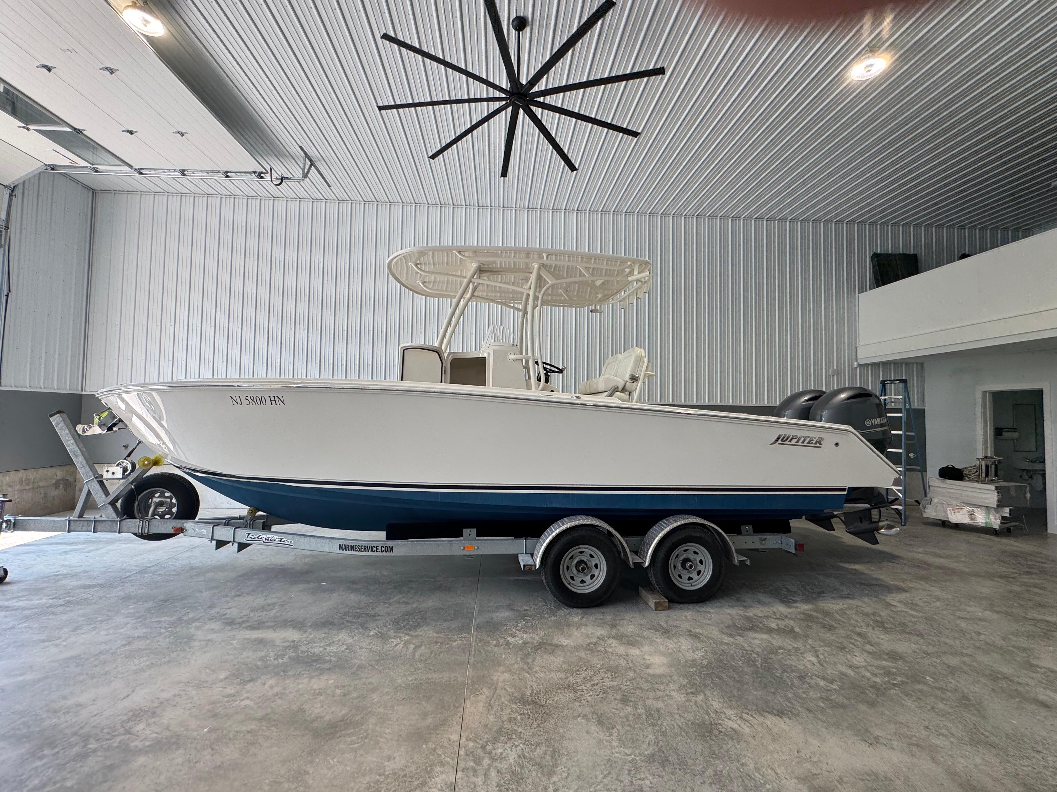 2020 Jupiter 26 FS Center Console