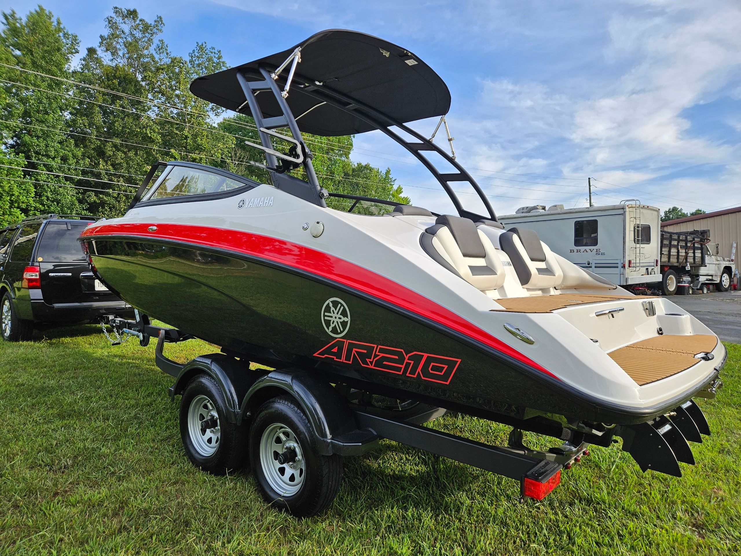 2021 Yamaha Boats AR210