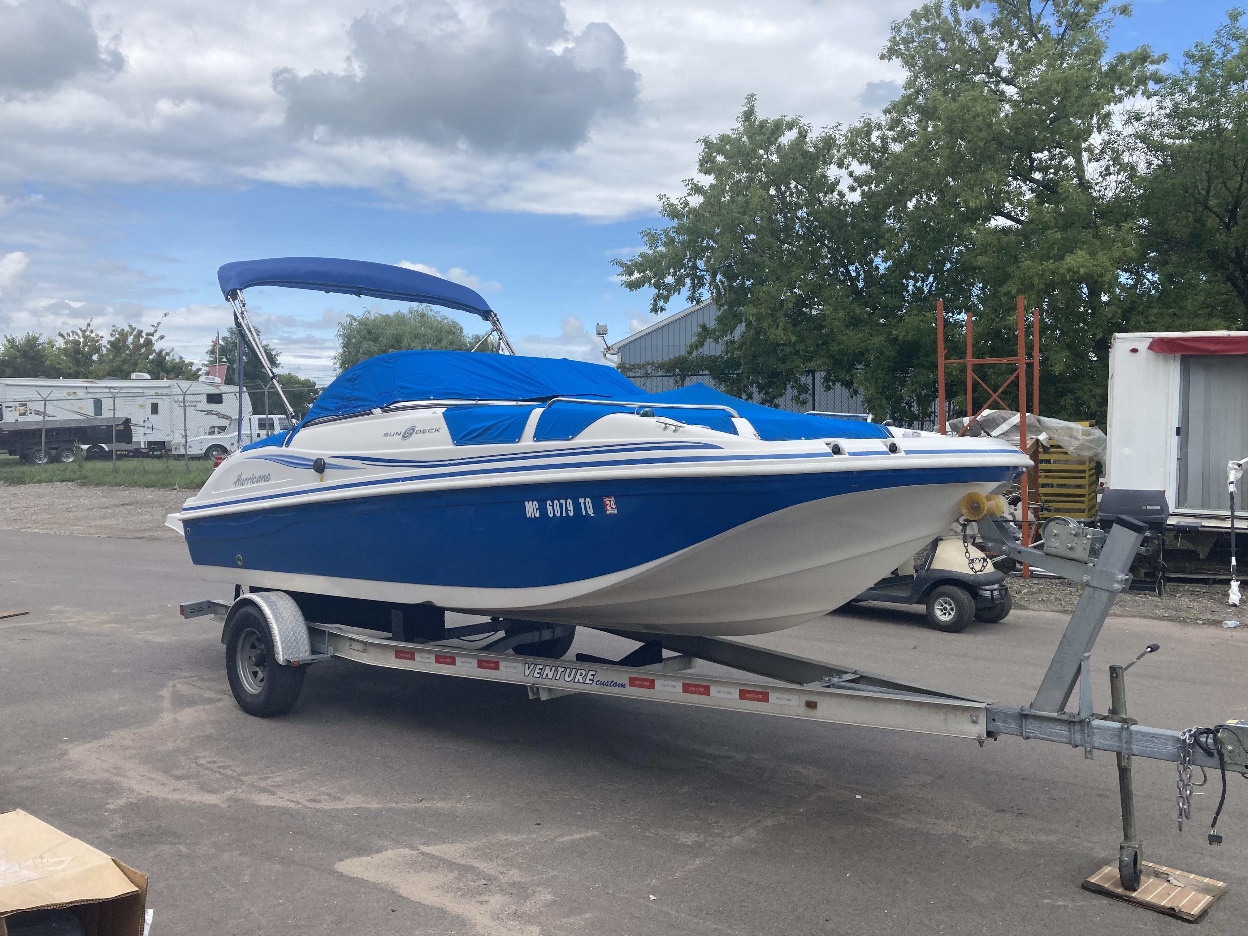 Hurricane SunDeck SD 187 I/O: A Small But Sweet Deckboat 