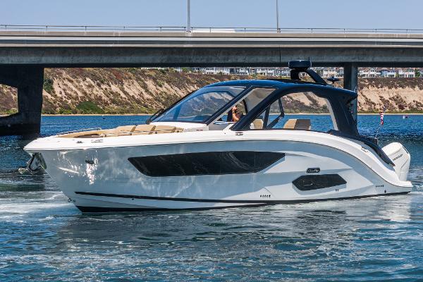 2023 Sea Ray Sundancer 370 Outboard