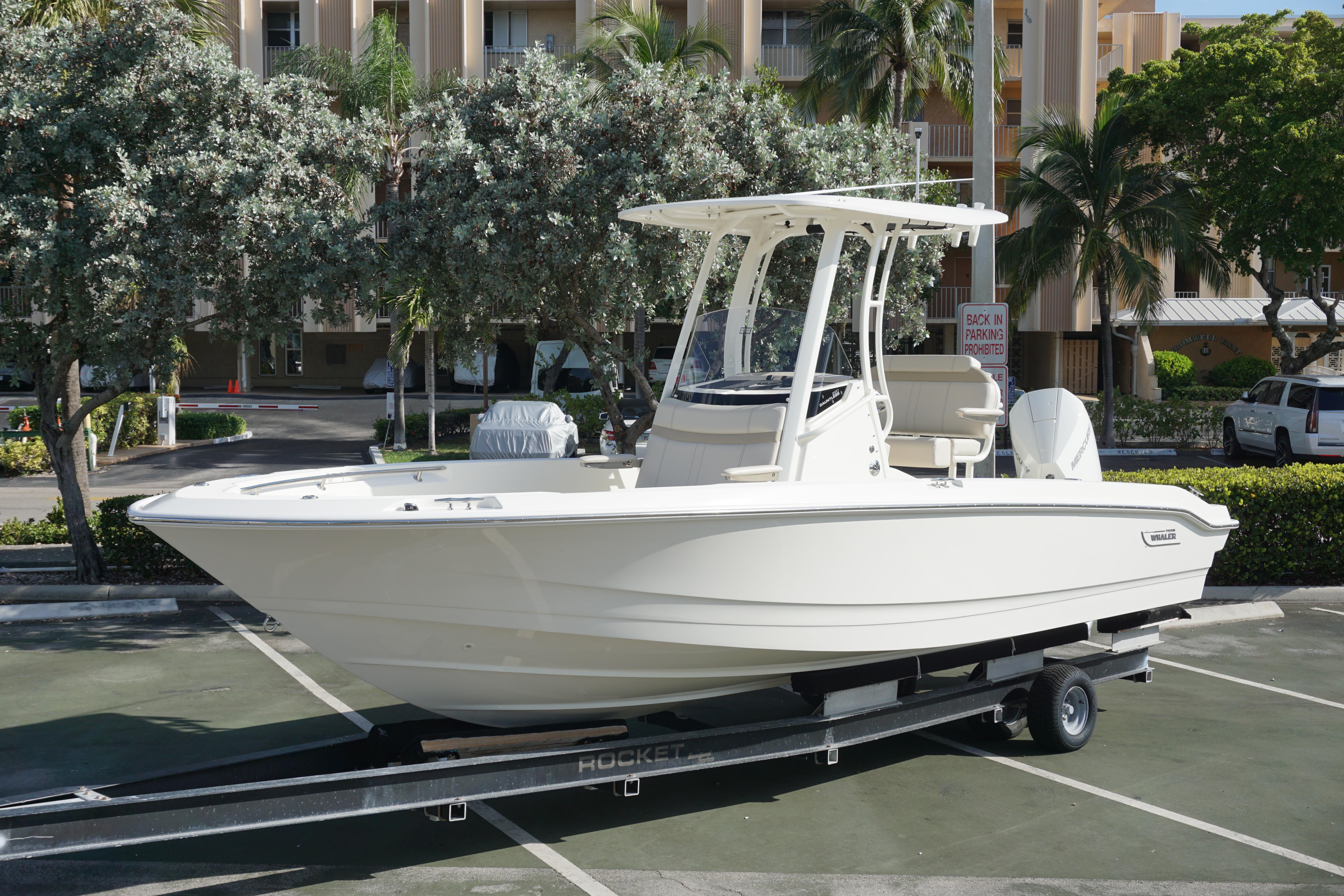 2026 Boston Whaler 220 Dauntless