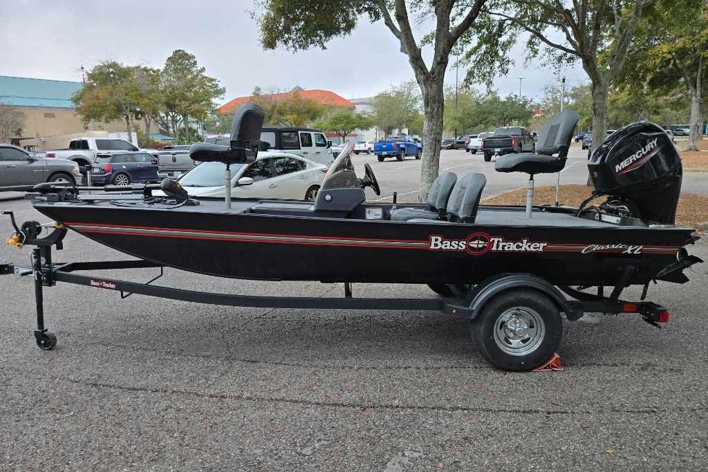 2026 Tracker Bass Tracker Classic XL