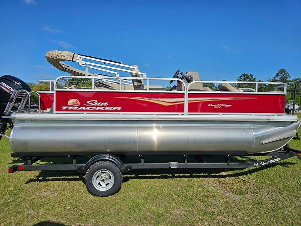 Sun Tracker Bass Buggy 18 DLX 2025 Sun Tracker Bass Buggy 18 DLX pontoon boat on trailer, red and silver design.