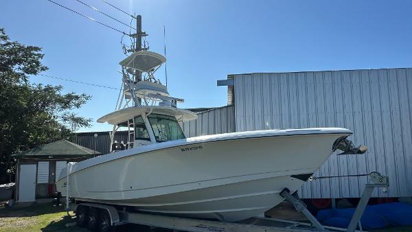 Boston Whaler 350 Outrage