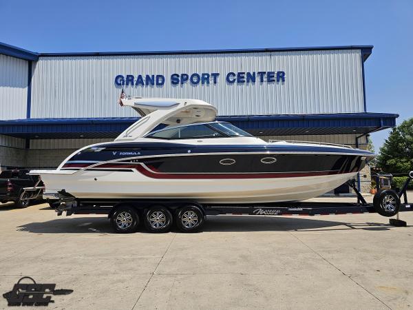 2020 Formula 330 Crossover Bowrider