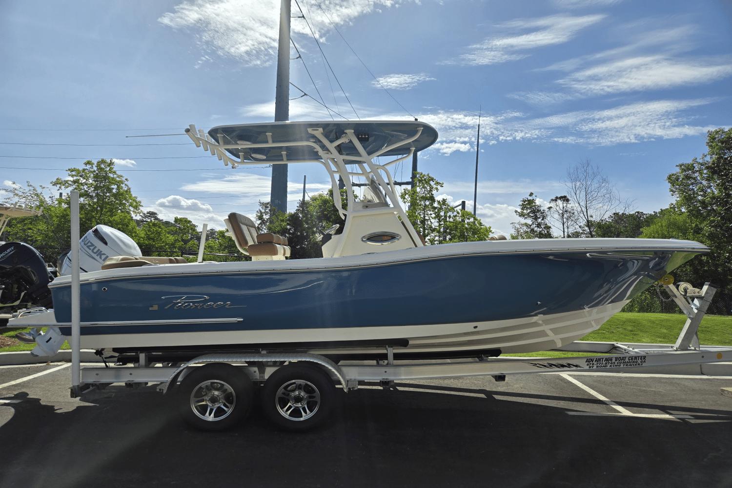 2024 Pioneer Islander 222