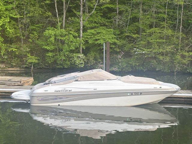 2011 NauticStar 232dc