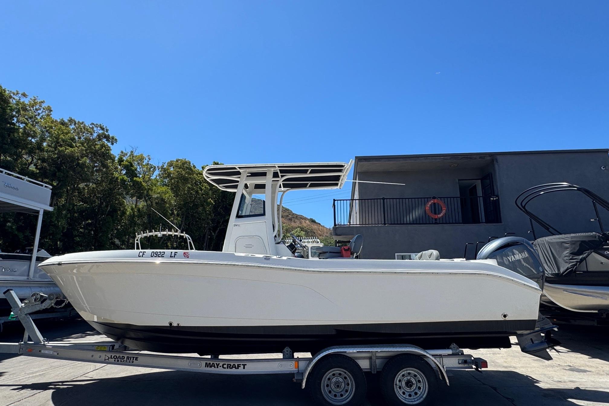 2023 NauticStar 242L Offshore