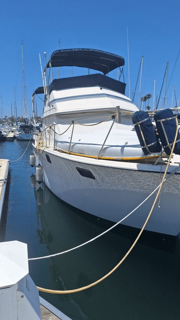 1982 Carver 32 Aft Cabin