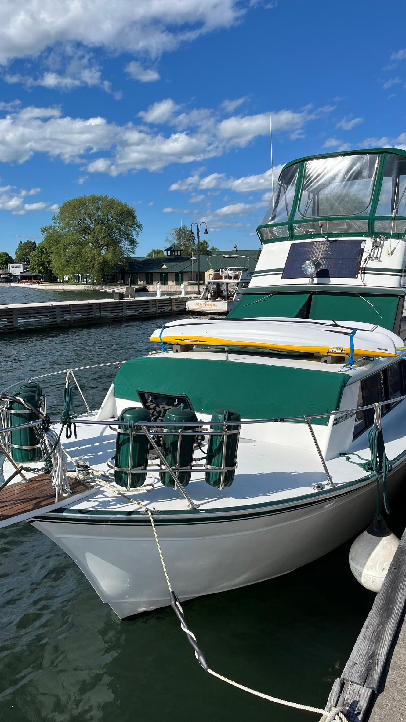 1988 Marinette Marinette Flybridge - 32, Alexandria Bay New York ...