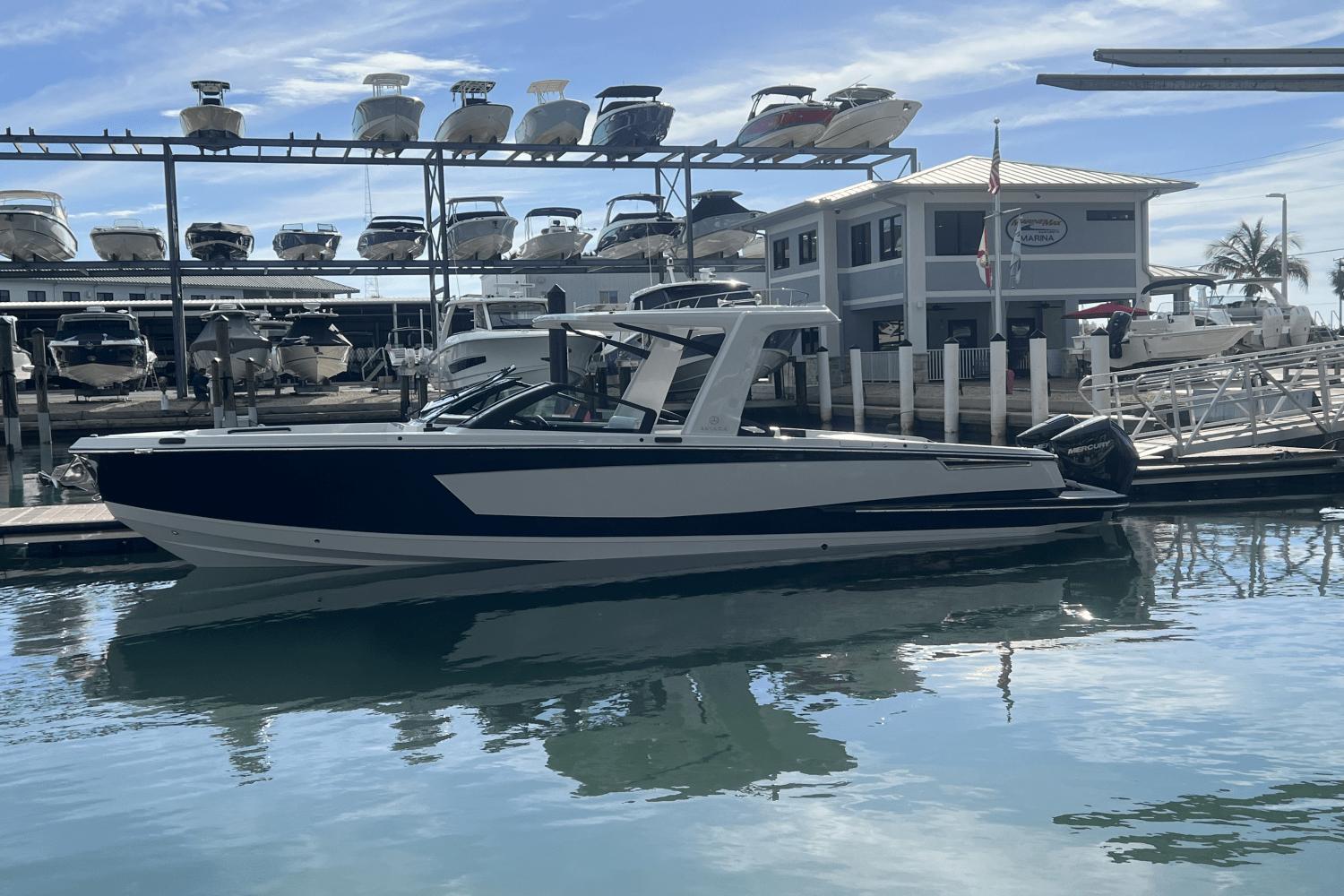 Aviara AV32 Outboard