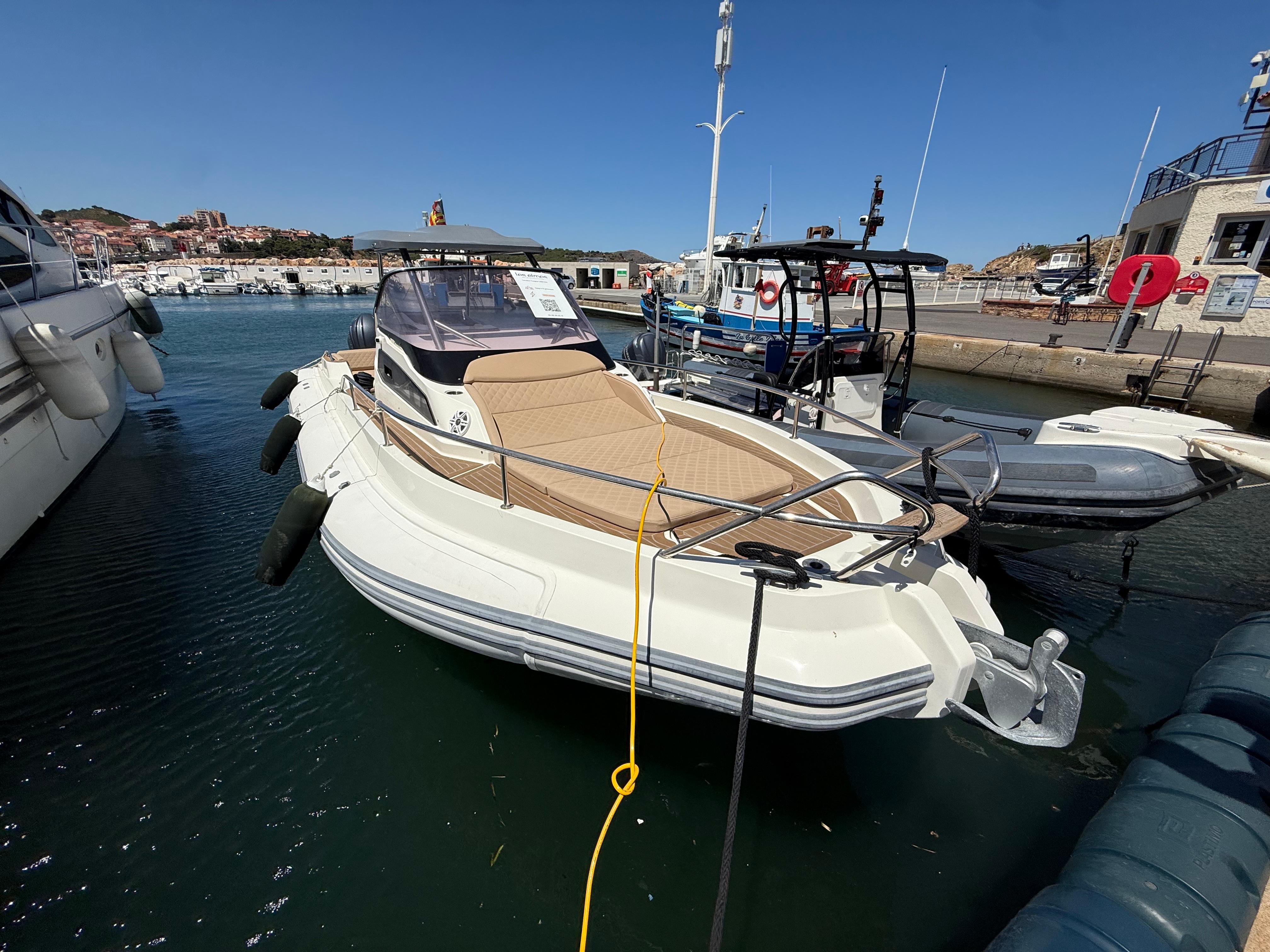 Capelli Tempest 1000 WA 2023 Capelli Tempest 1000 WA boat docked in a marina under clear blue skies.