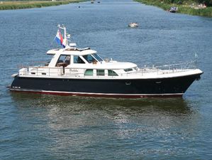 Pieter Beeldsnijder 58 Open Pilothouse Pieter Beeldsnijder 58 Open Pilothouse yacht cruising on a river, 1999 model.
