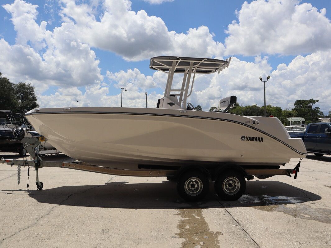 Yamaha Boats 220 FSH SPT