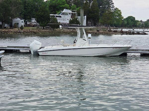 2019 Boston Whaler 240 Dauntless