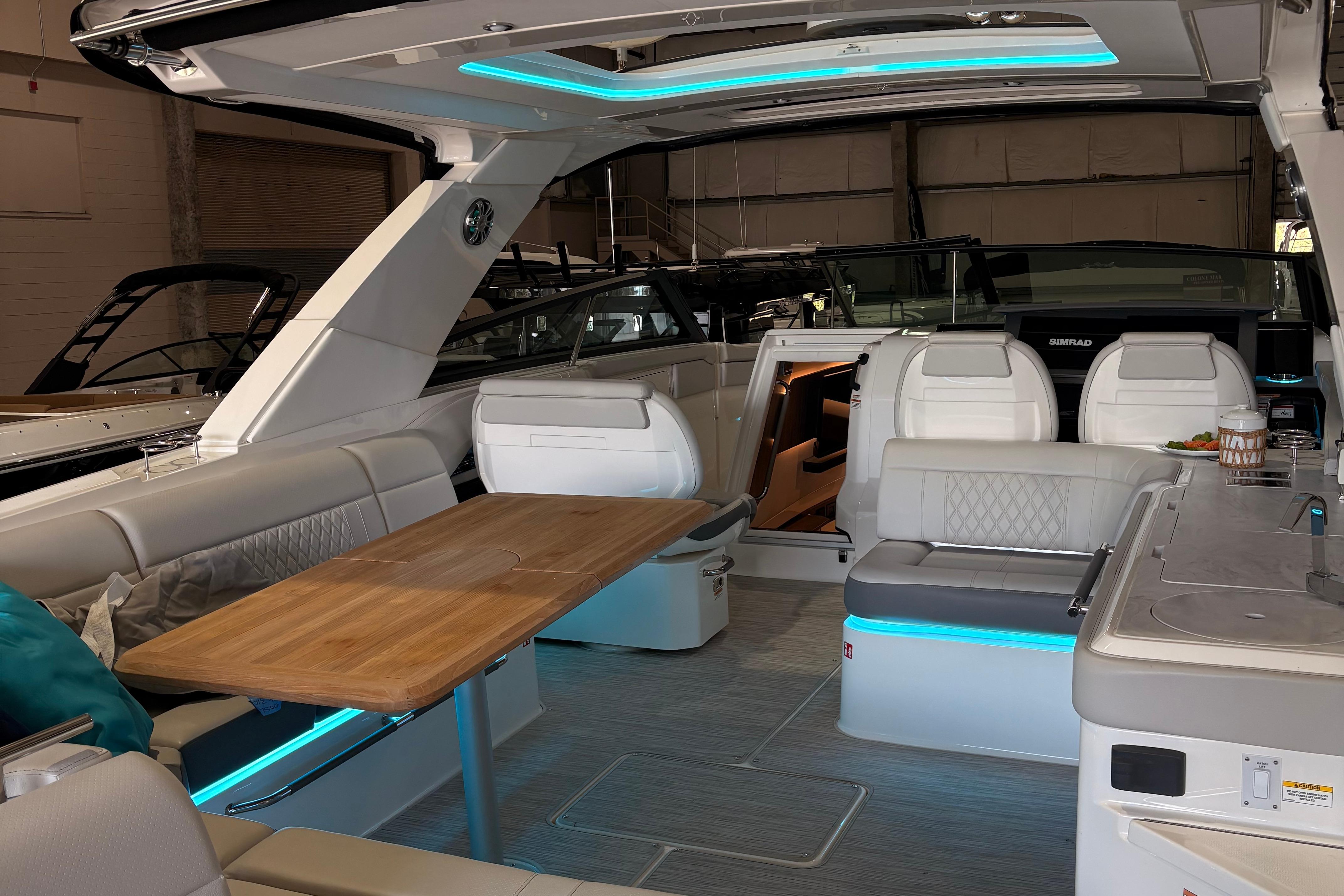 2025 Sea Ray SLX 400 Outboard